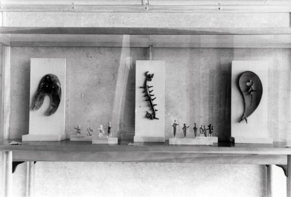 Three Figures, image 3