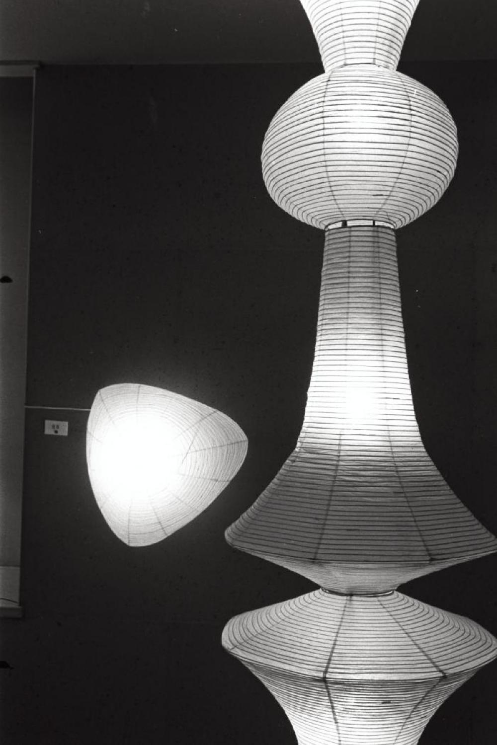 Installation view of "Isamu Noguchi Exhibition," Chuo Koron Gallery 