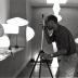 Isamu Noguchi photographing Akari, Chuo Koron Gallery exhibition